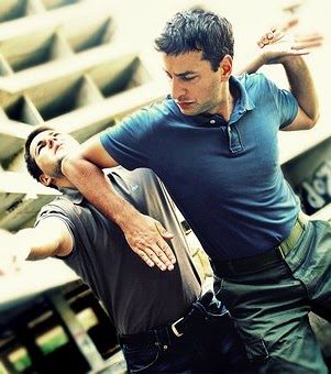 Tecnica di colpo di gomito, allenamento Krav Maga D.E.A.