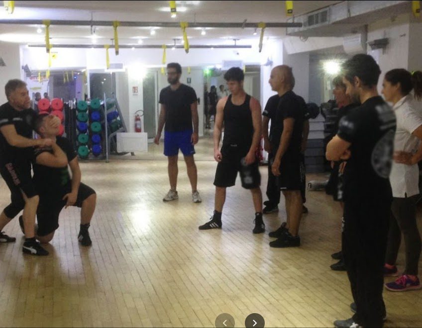 Lezione di Krav Maga D.E.A., gruppo in allenamento